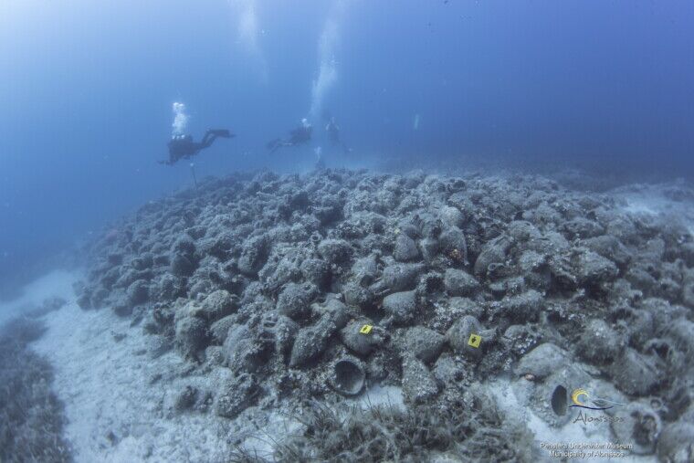 diving above the peristera shipwreck in Alonissos